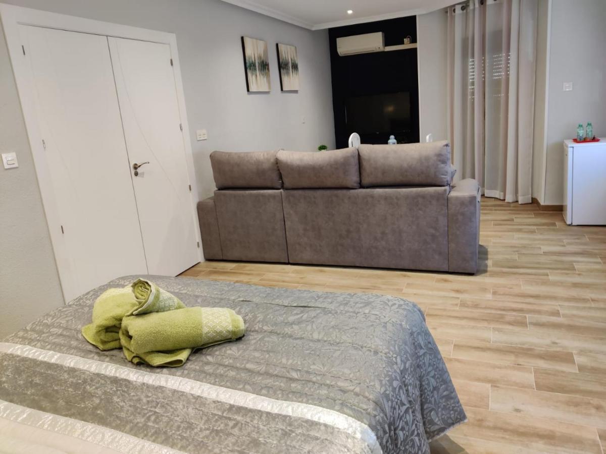 Duerme A Gusto - Tu Habitacion Acogedora En Torredonjimeno Eksteriør bilde